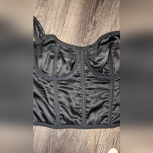 Dolce and Gabbana size small - Picture 3 of 9